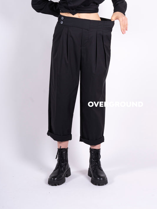 Wide gambule trousers with pleats and buttons