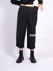 Wide gambule trousers with pleats and buttons