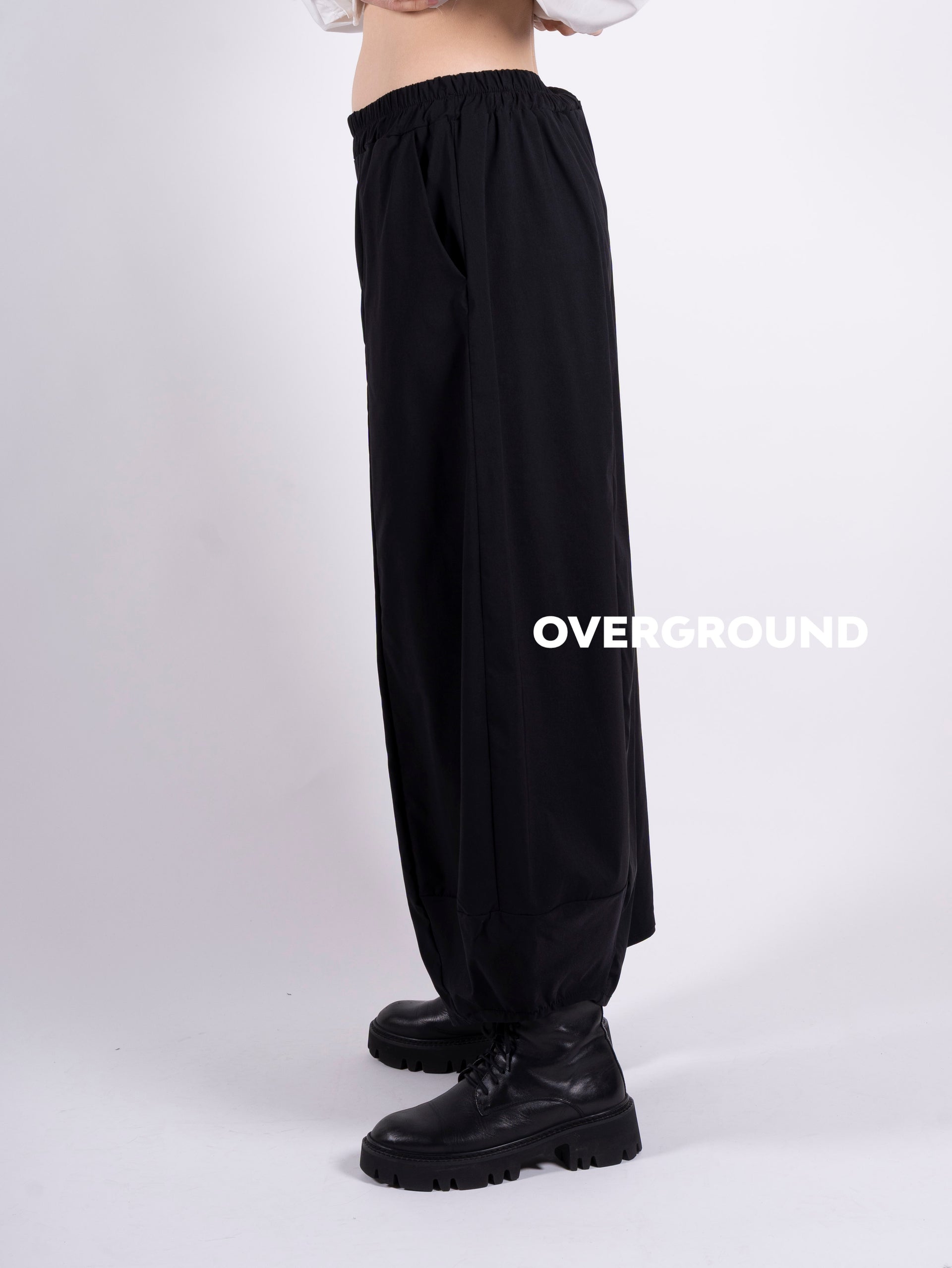 PANTALONE OVER CON RIPRESA IN FONDO