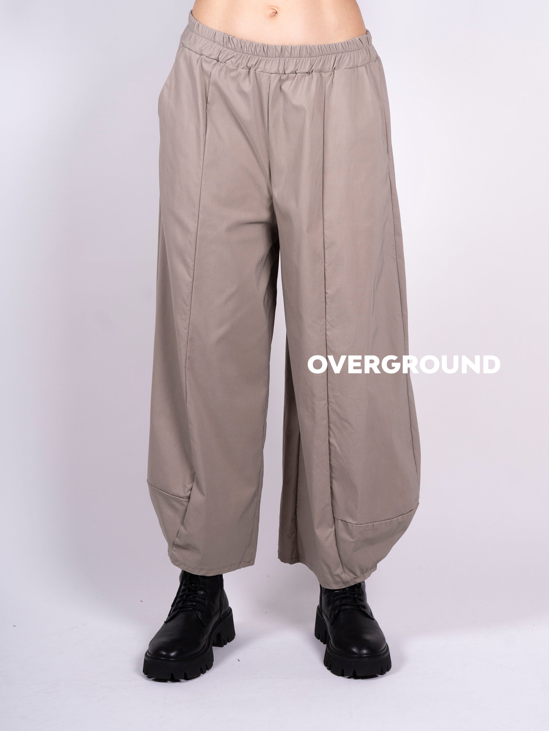 PANTALONE OVER CON RIPRESA IN FONDO