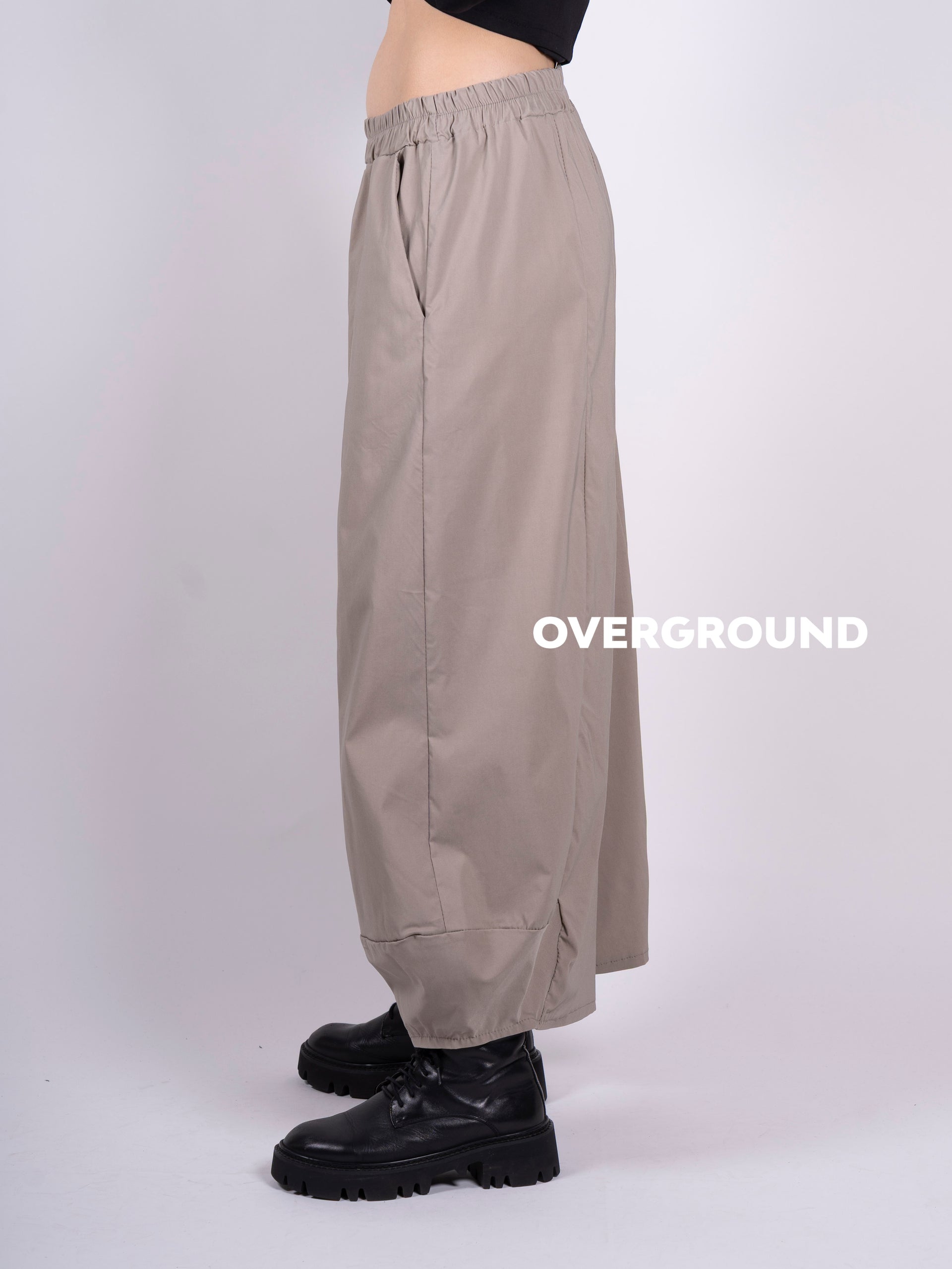 PANTALONE OVER CON RIPRESA IN FONDO