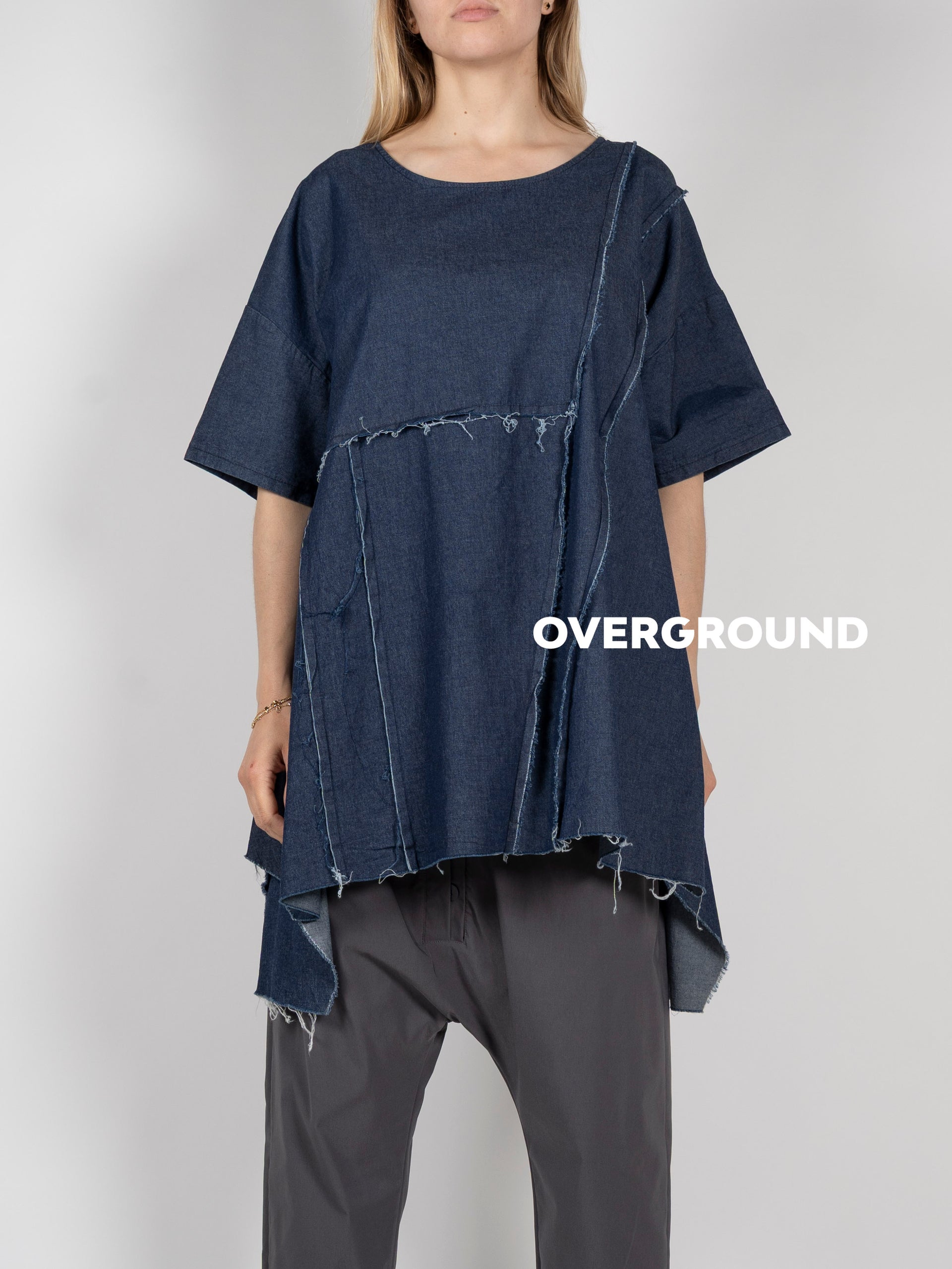 BLUSA OVER JEANS CON CUCITURE