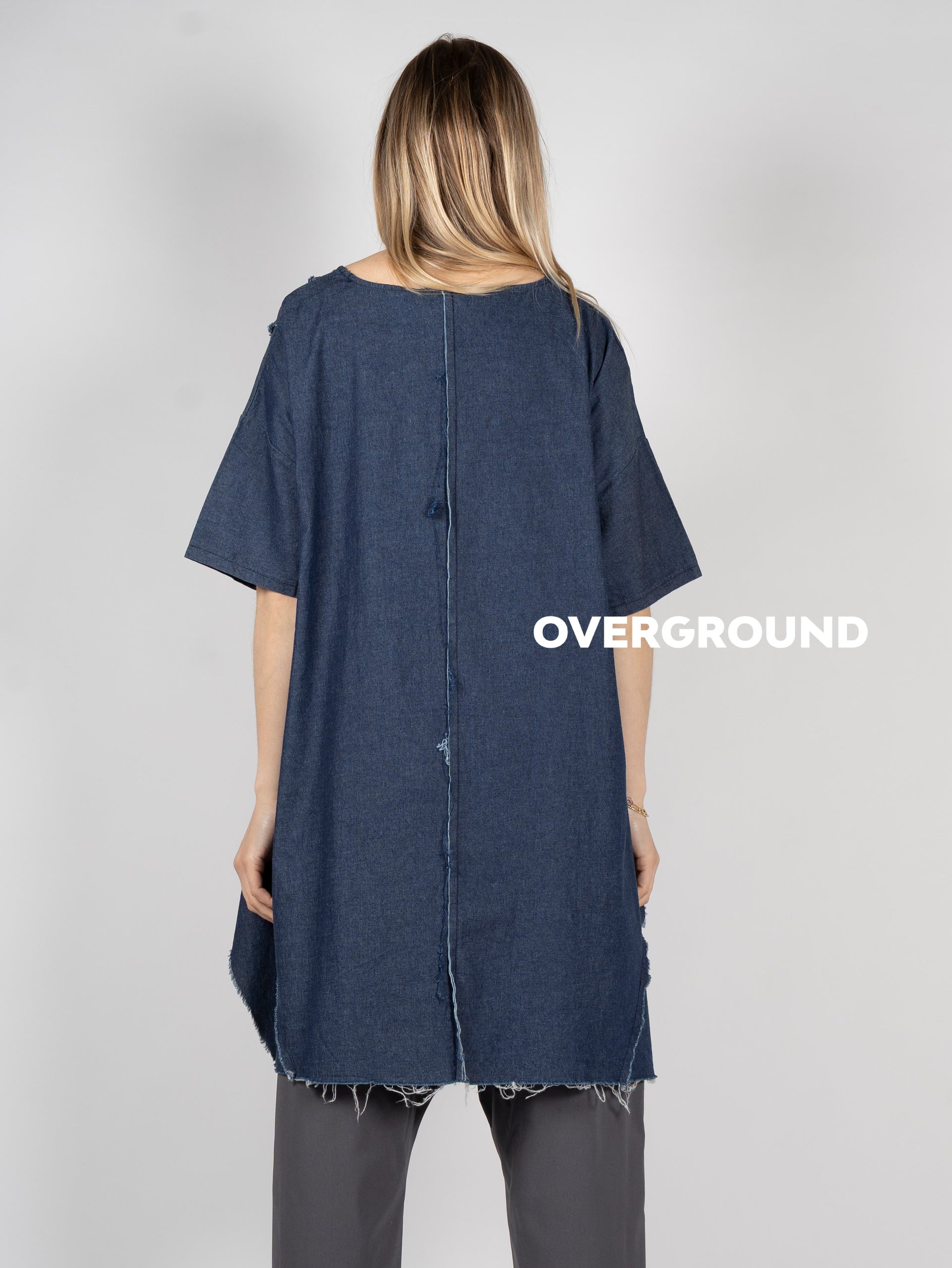 BLUSA OVER JEANS CON CUCITURE