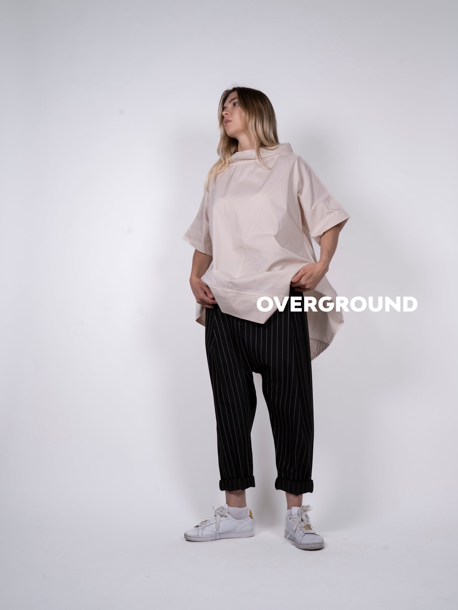BLUSA OVER CON COLLO A BARCA E BALZA IN FONDO
