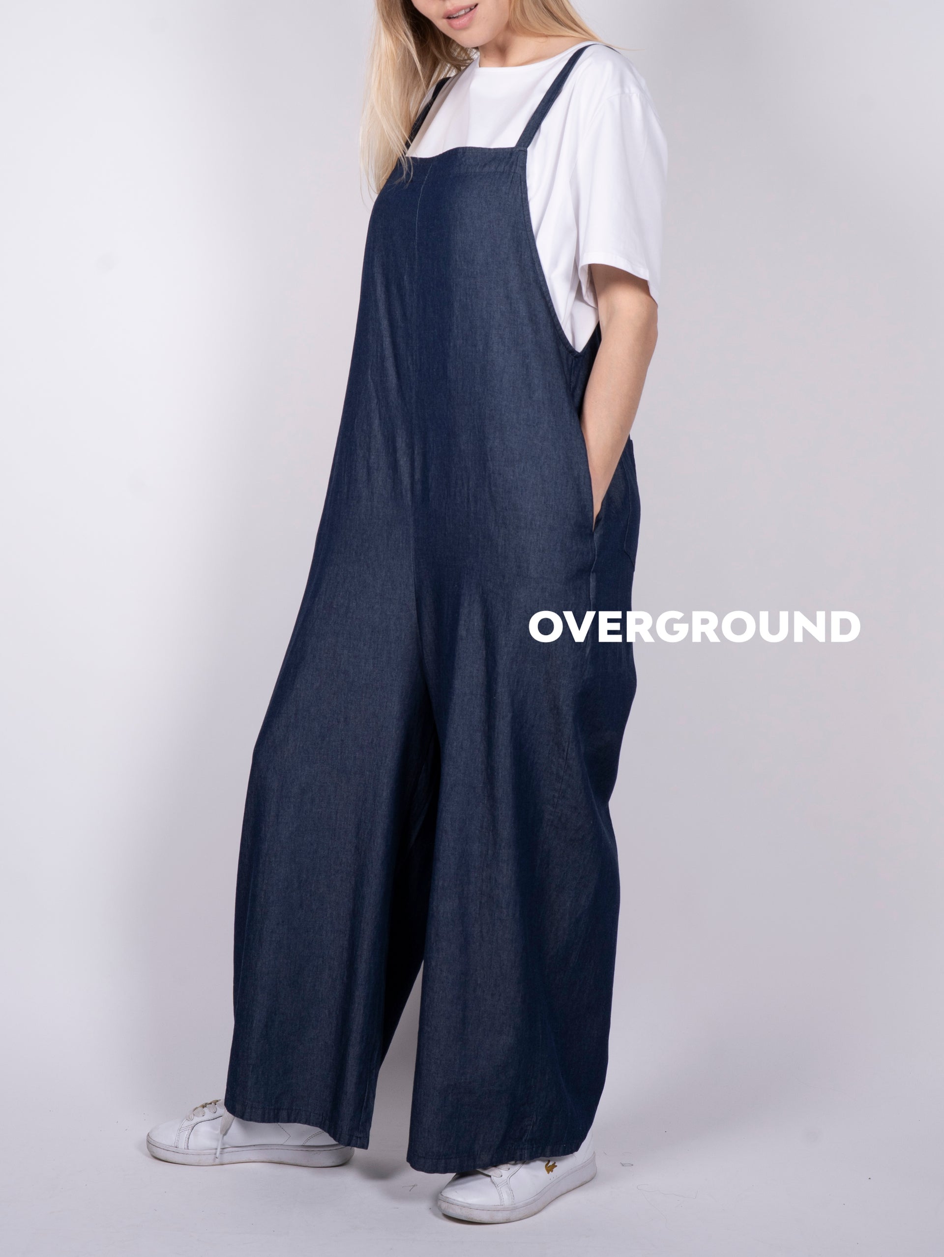 SALOPETTE JEANS CON TASCHE DIETRO