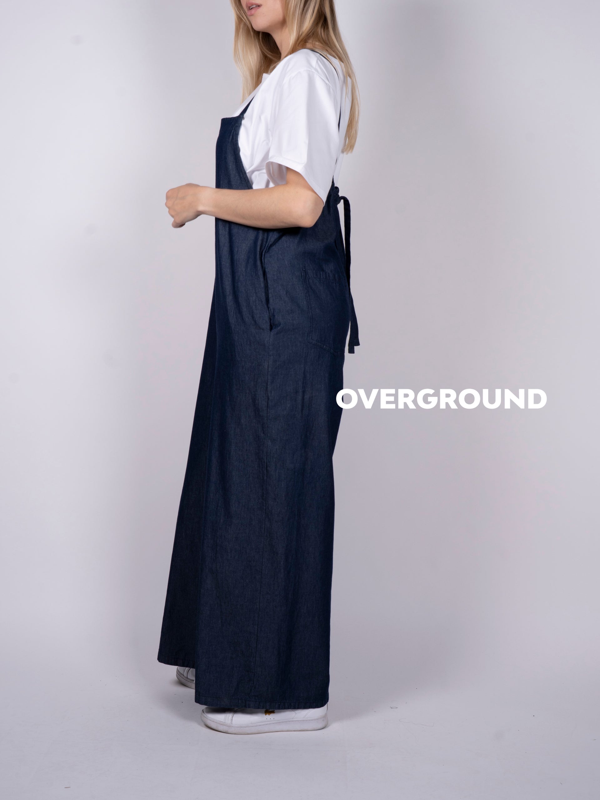 SALOPETTE JEANS CON TASCHE DIETRO