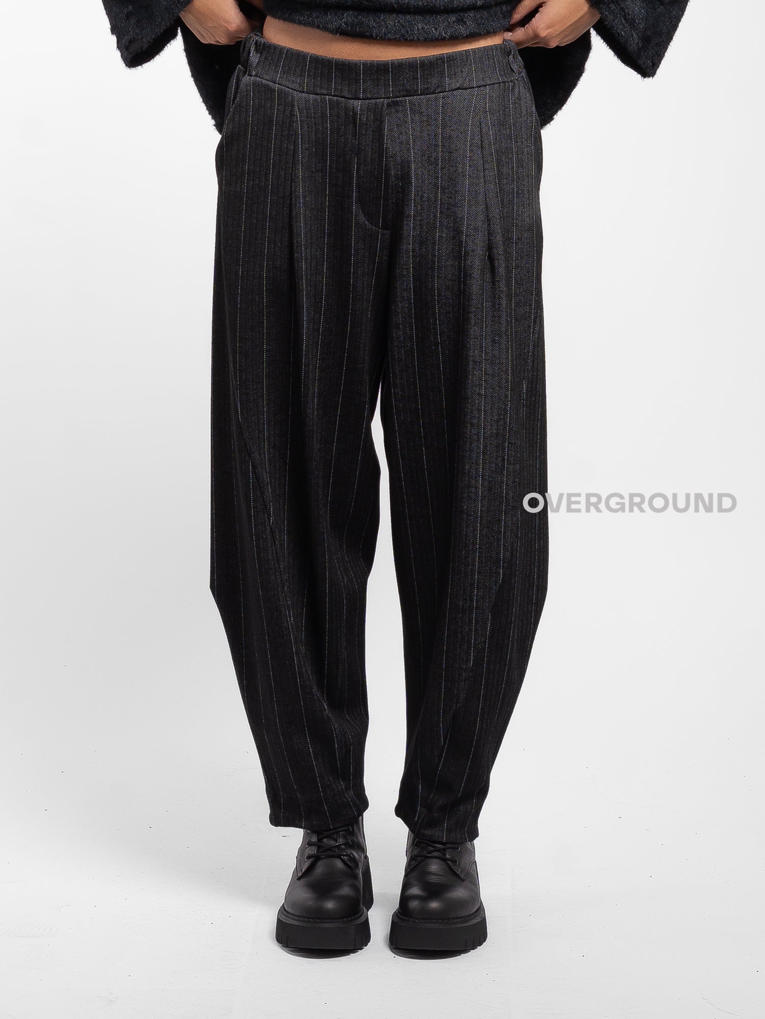 PANTALONE OVER RIGATO CON CUCITURE SUL GAMBULE