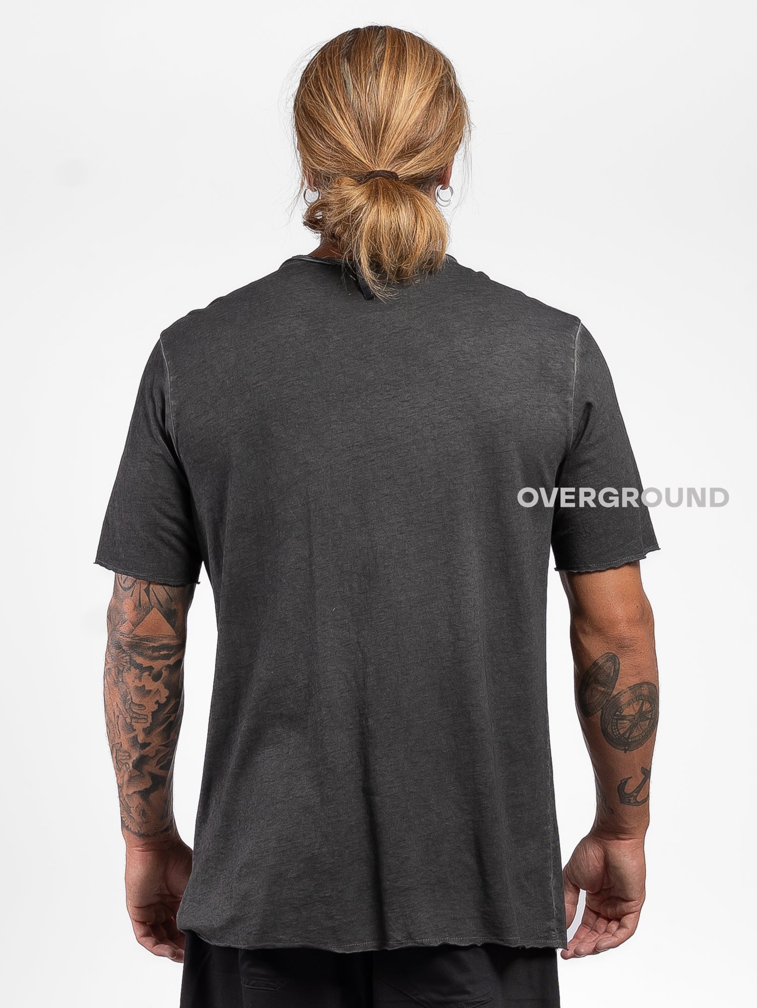 T-SHIRT CON TASCHE DAVANTI