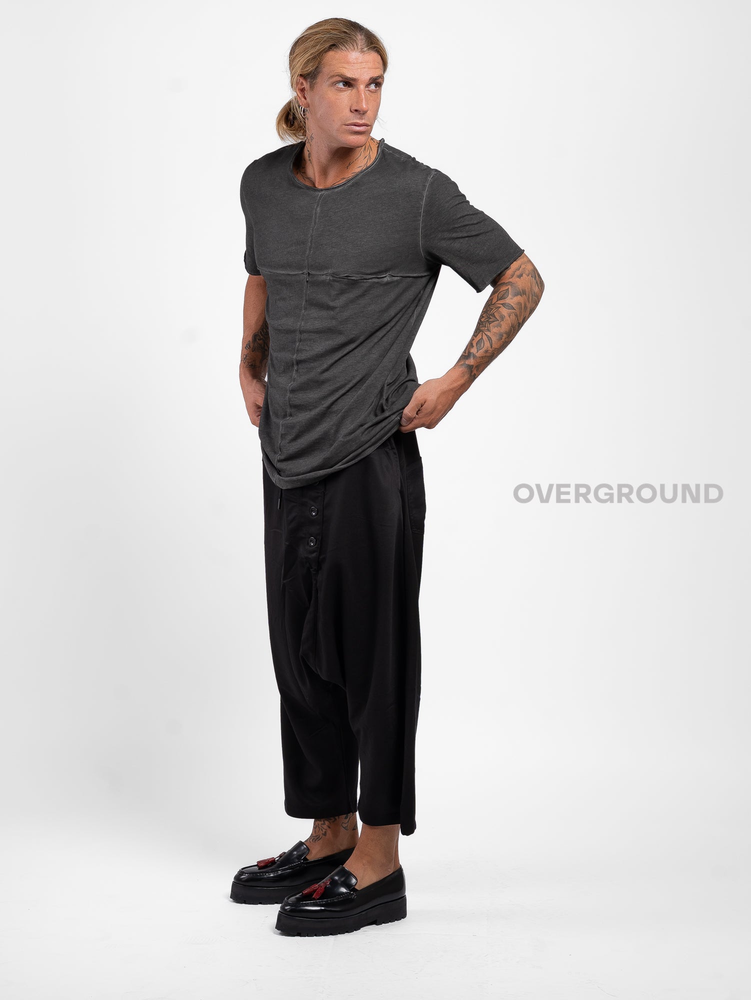 T-SHIRT CON TASCHE DAVANTI