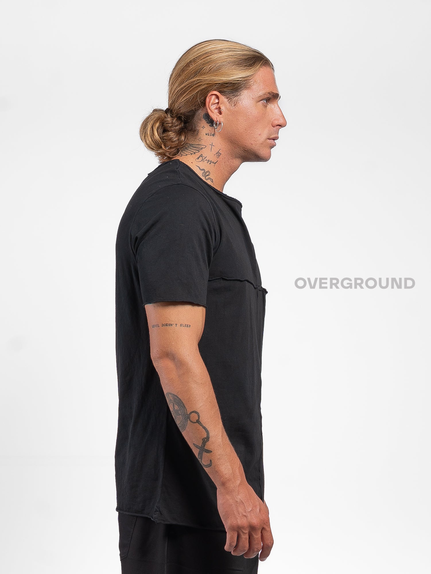 T-SHIRT CON TASCHE DAVANTI