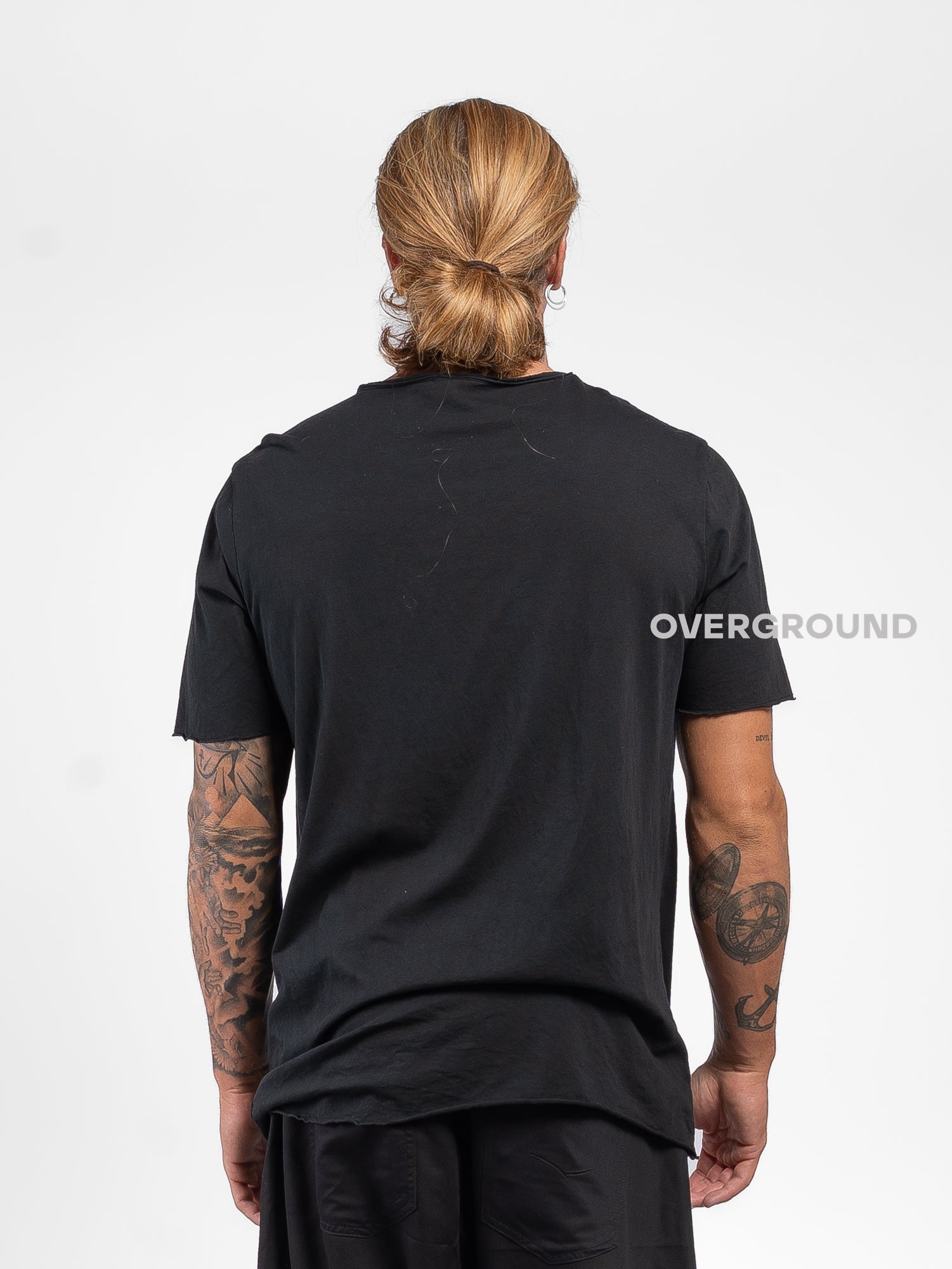 T-SHIRT CON TASCHE DAVANTI