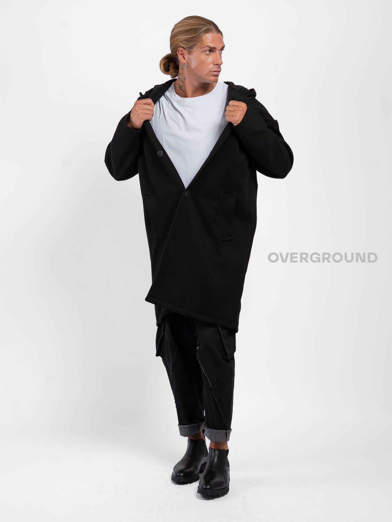 Cappotto over con cappuccio e chiusura due bottoni