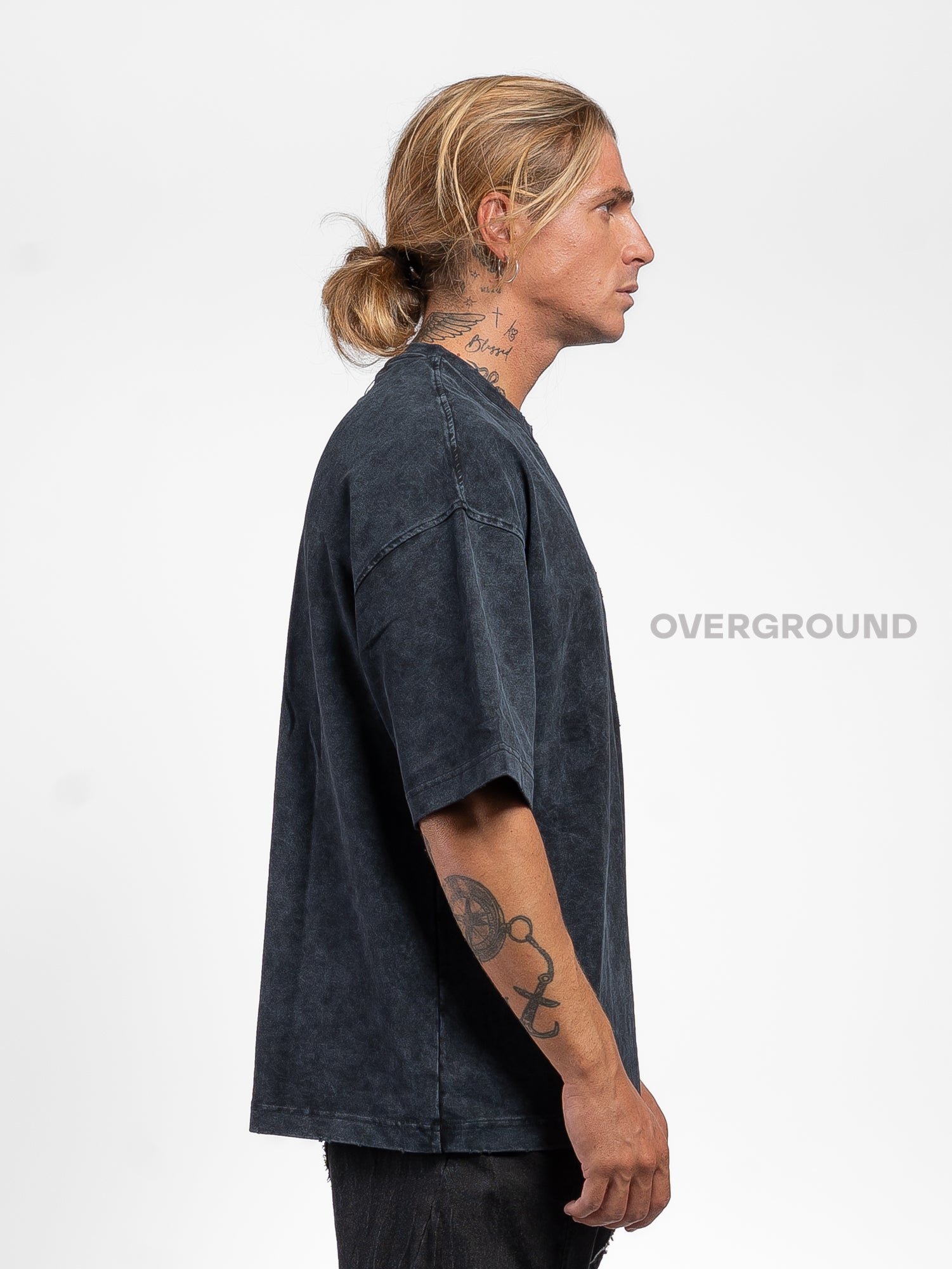 T- SHIRT OVER CON MANICHE LARGHE E TASCHINO