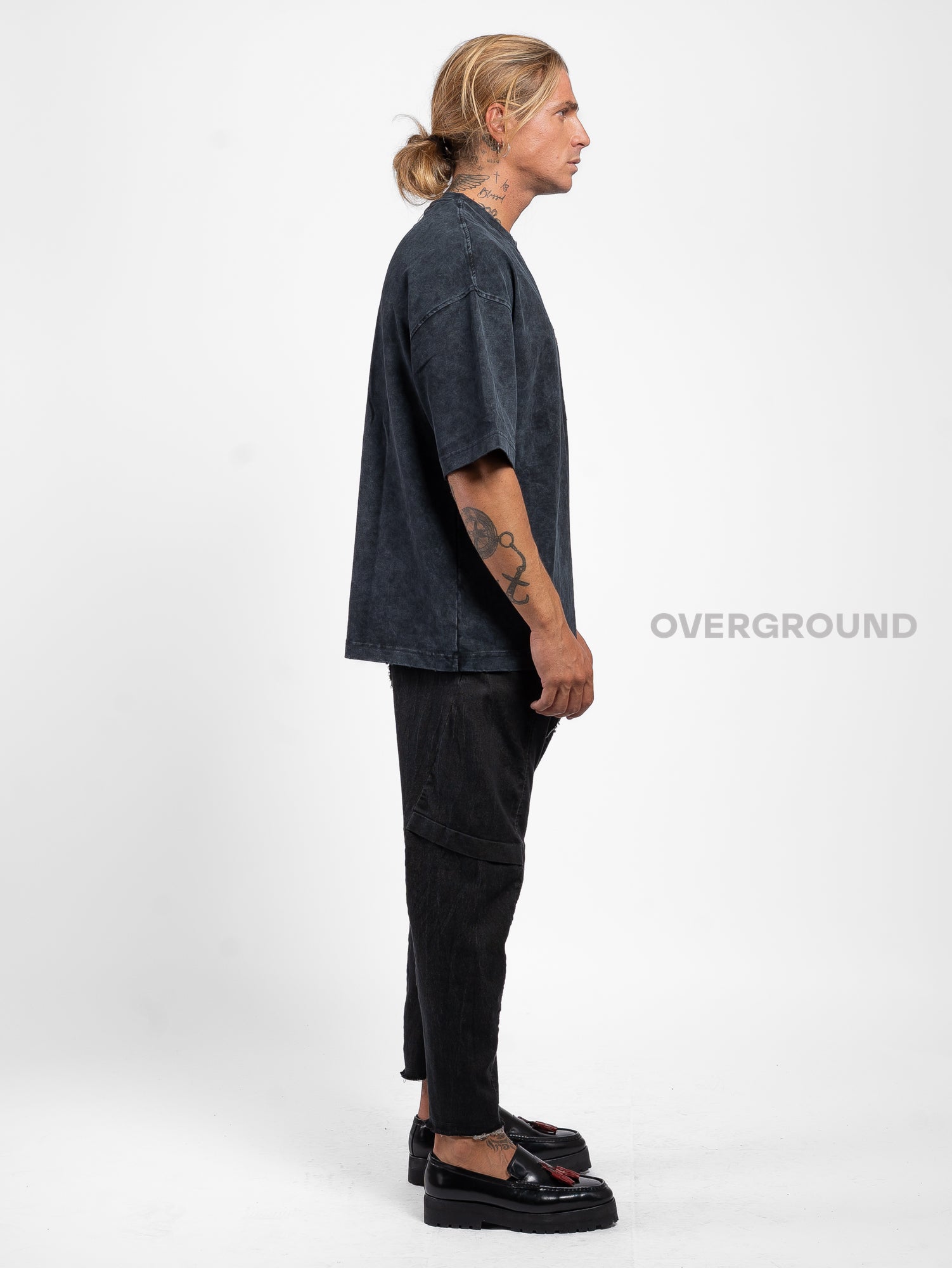 T- SHIRT OVER CON MANICHE LARGHE E TASCHINO