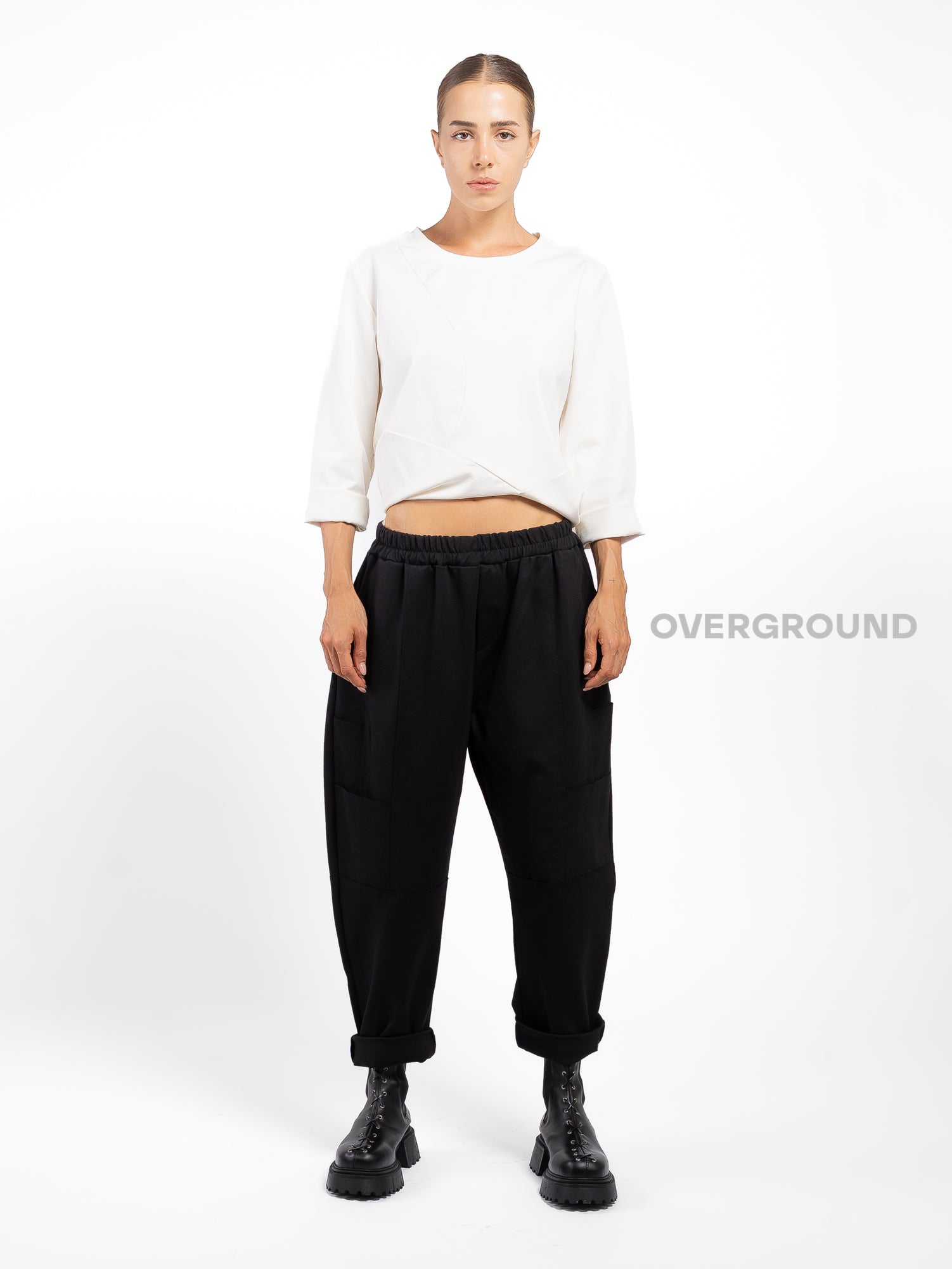 PANTALONE OVER CON CUCITURE E TASCHE SUL GAMBULE