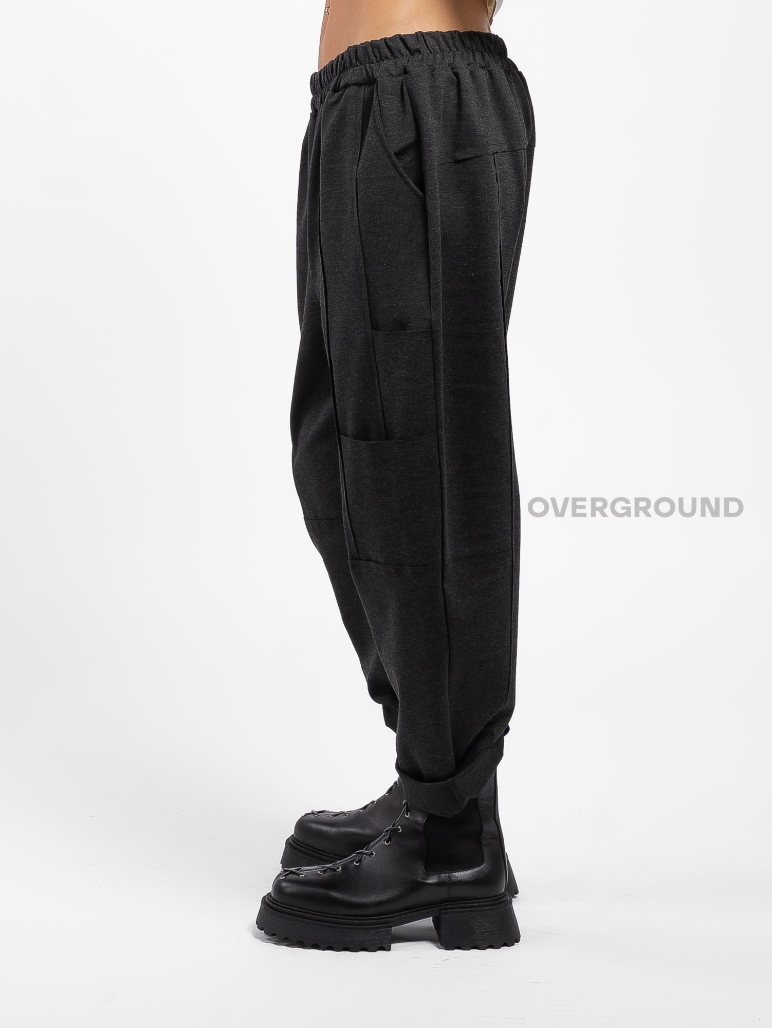 PANTALONE OVER CON CUCITURE E TASCHE SUL GAMBULE