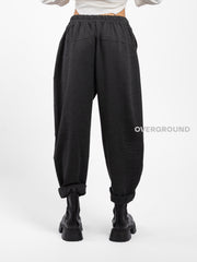PANTALONE OVER CON CUCITURE E TASCHE SUL GAMBULE