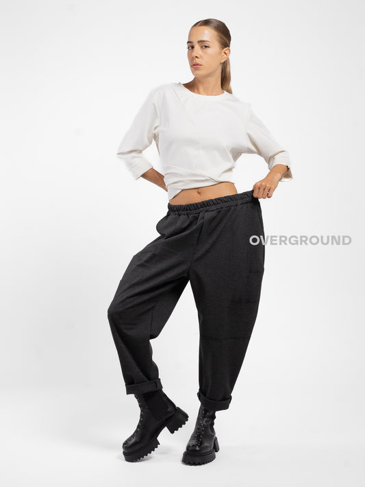 PANTALONE OVER CON CUCITURE E TASCHE SUL GAMBULE