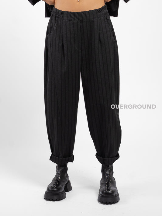 PANTALONE RIGATO CON TASCHE LATERALI