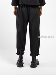 PANTALONE RIGATO CON TASCHE LATERALI