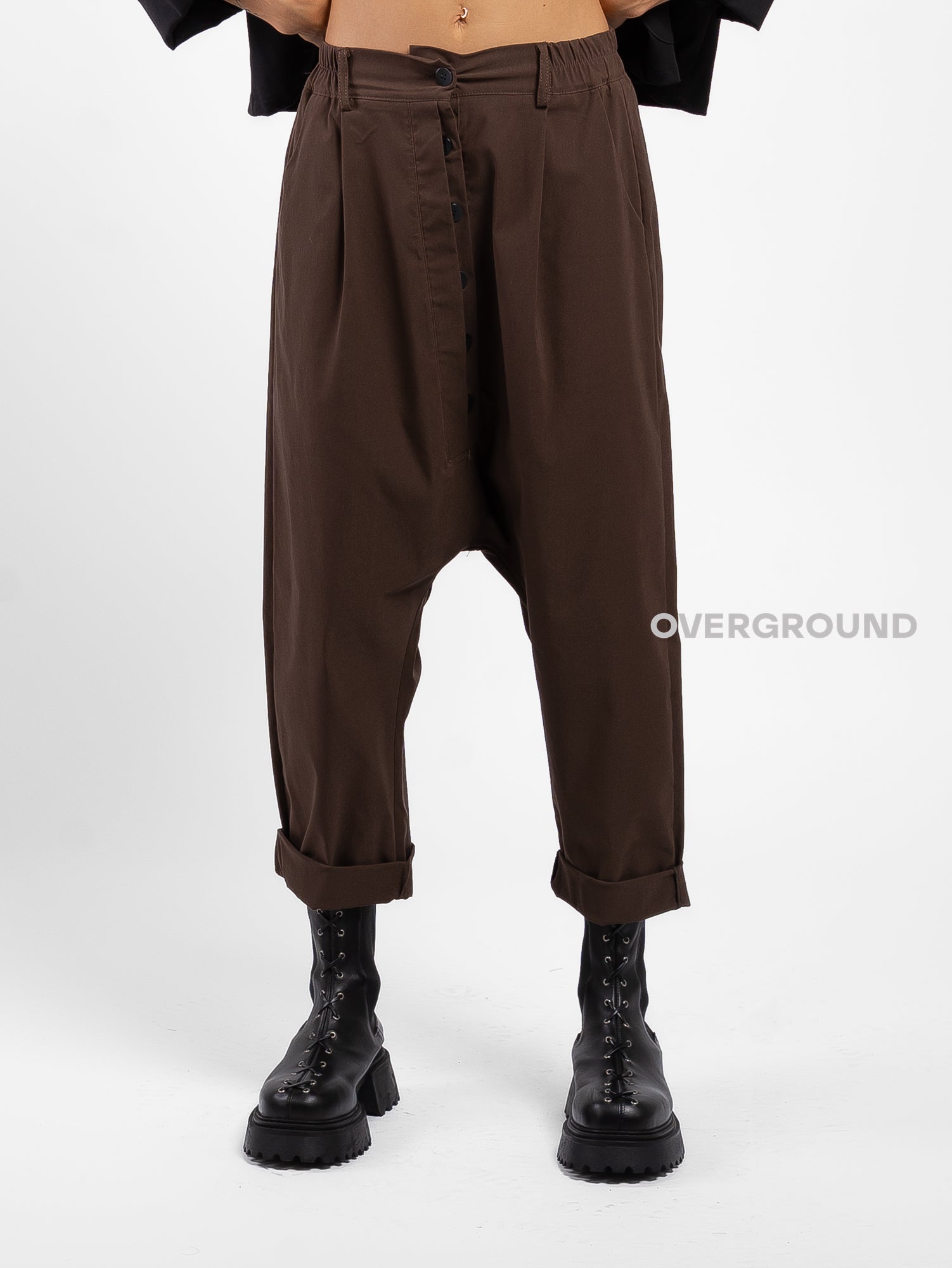 Low crotch trousers with buttons