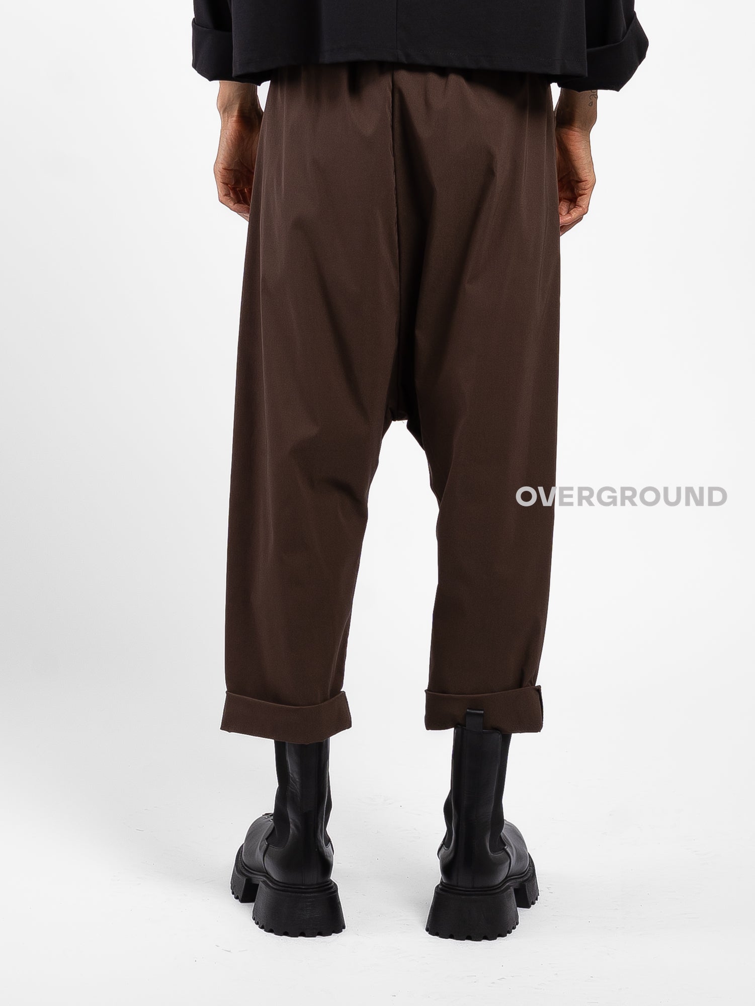 Low crotch trousers with buttons