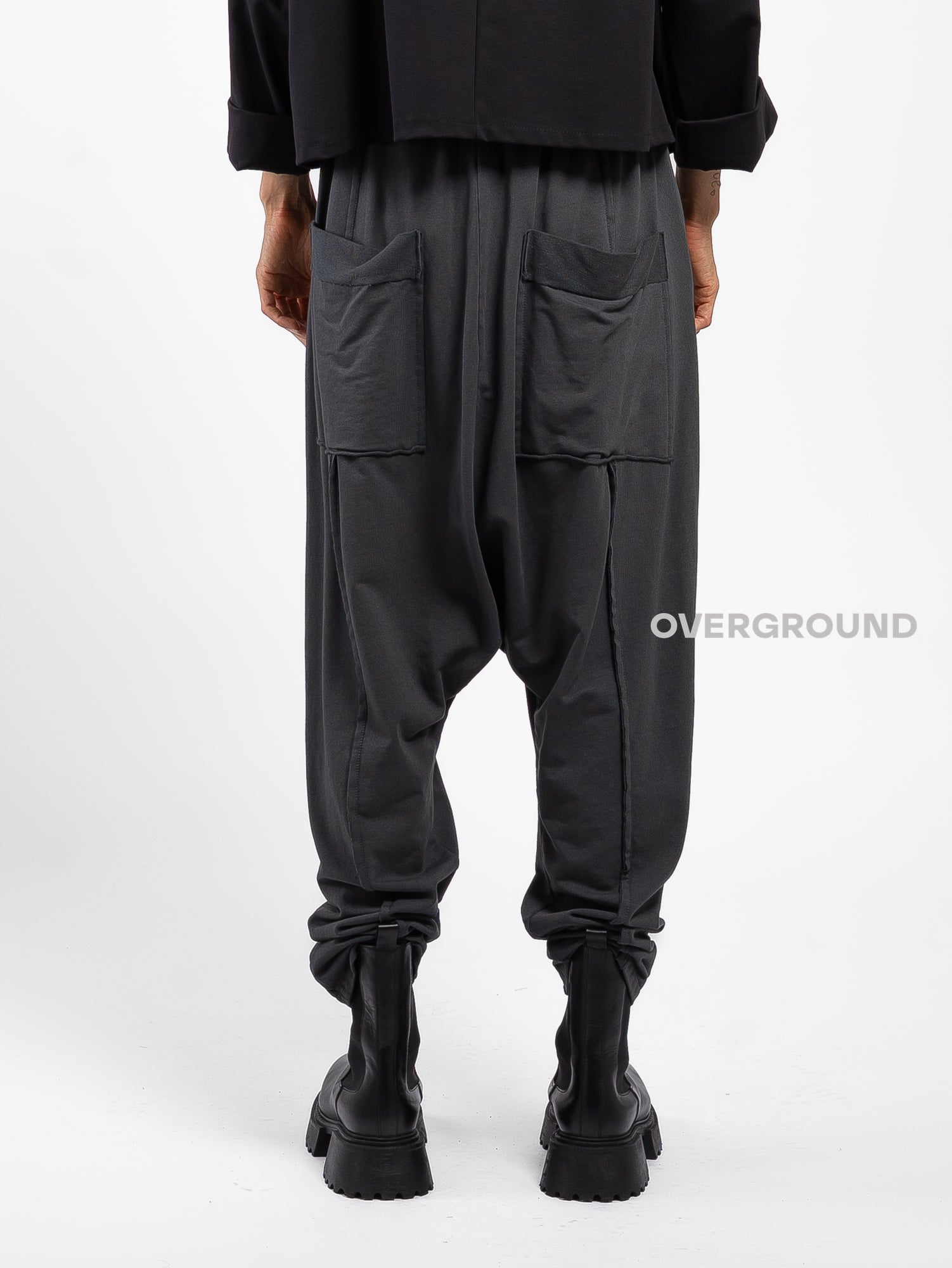 PANTALONE CAVALLO BASSO CON CUCITURE SUL GAMBULE