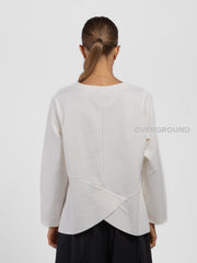 BLUSA CON CUCITURE STONDATA IN FONDO
