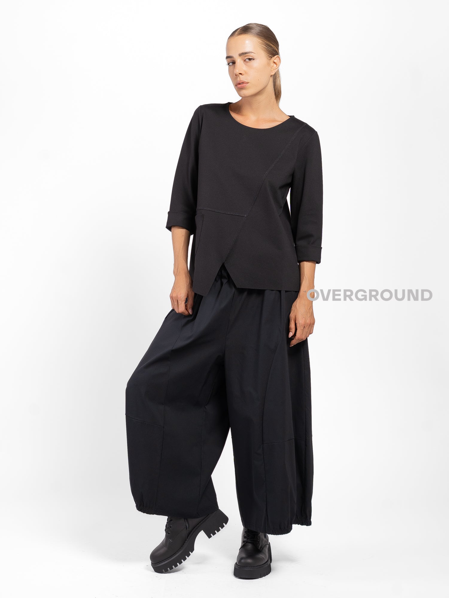 BLUSA CON CUCITURE E TASCA LATERALE