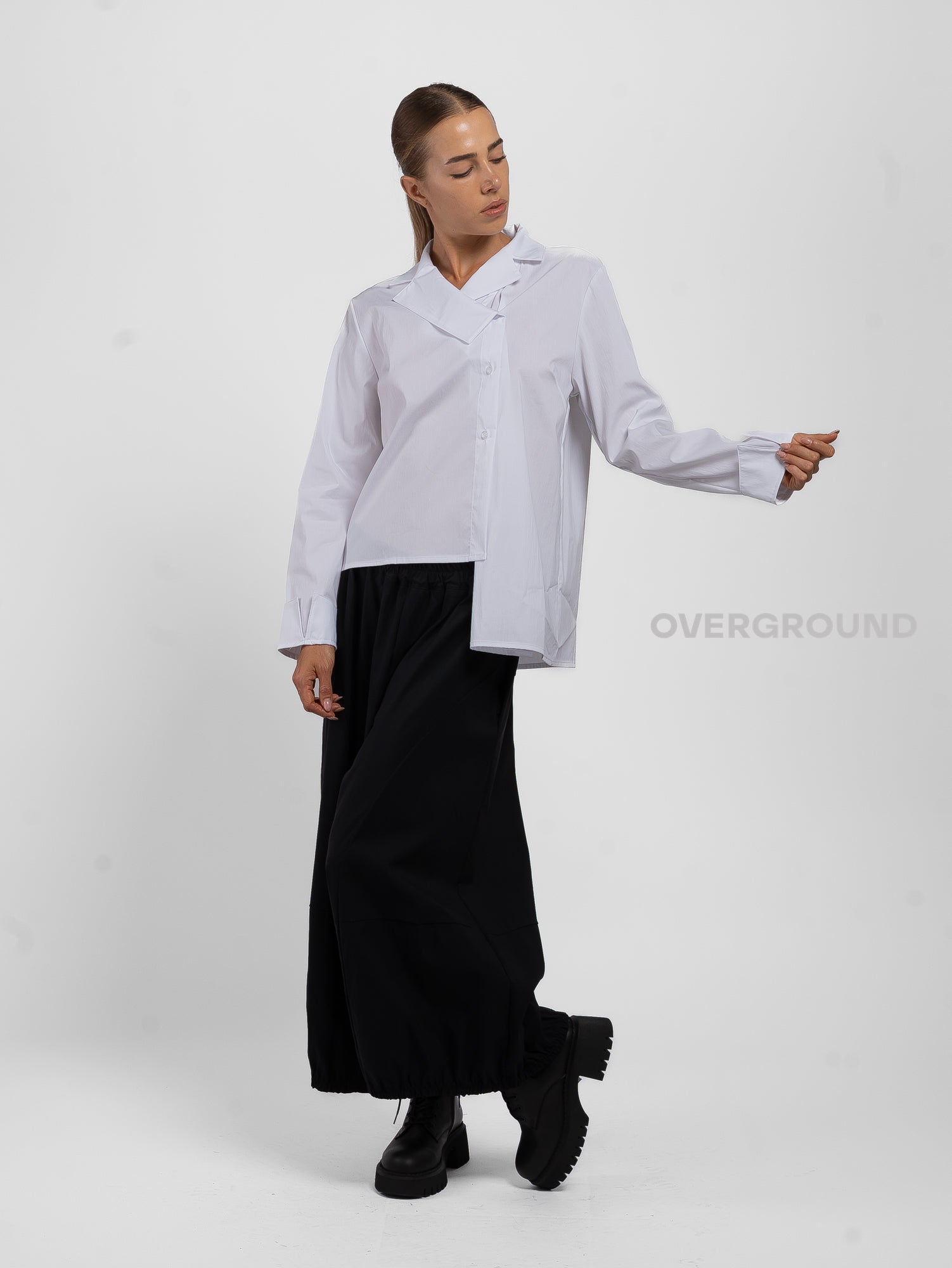 Camicia asimmetrica con spacco davanti