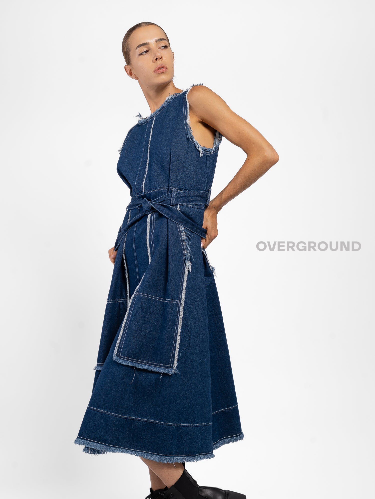 ABITO SMANICATO JEANS SFRANGIATO CON CERNIERA