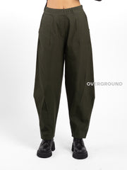 PANTALONE OVER CON CUCITURE DAVANTI TESSUTO TECNICO