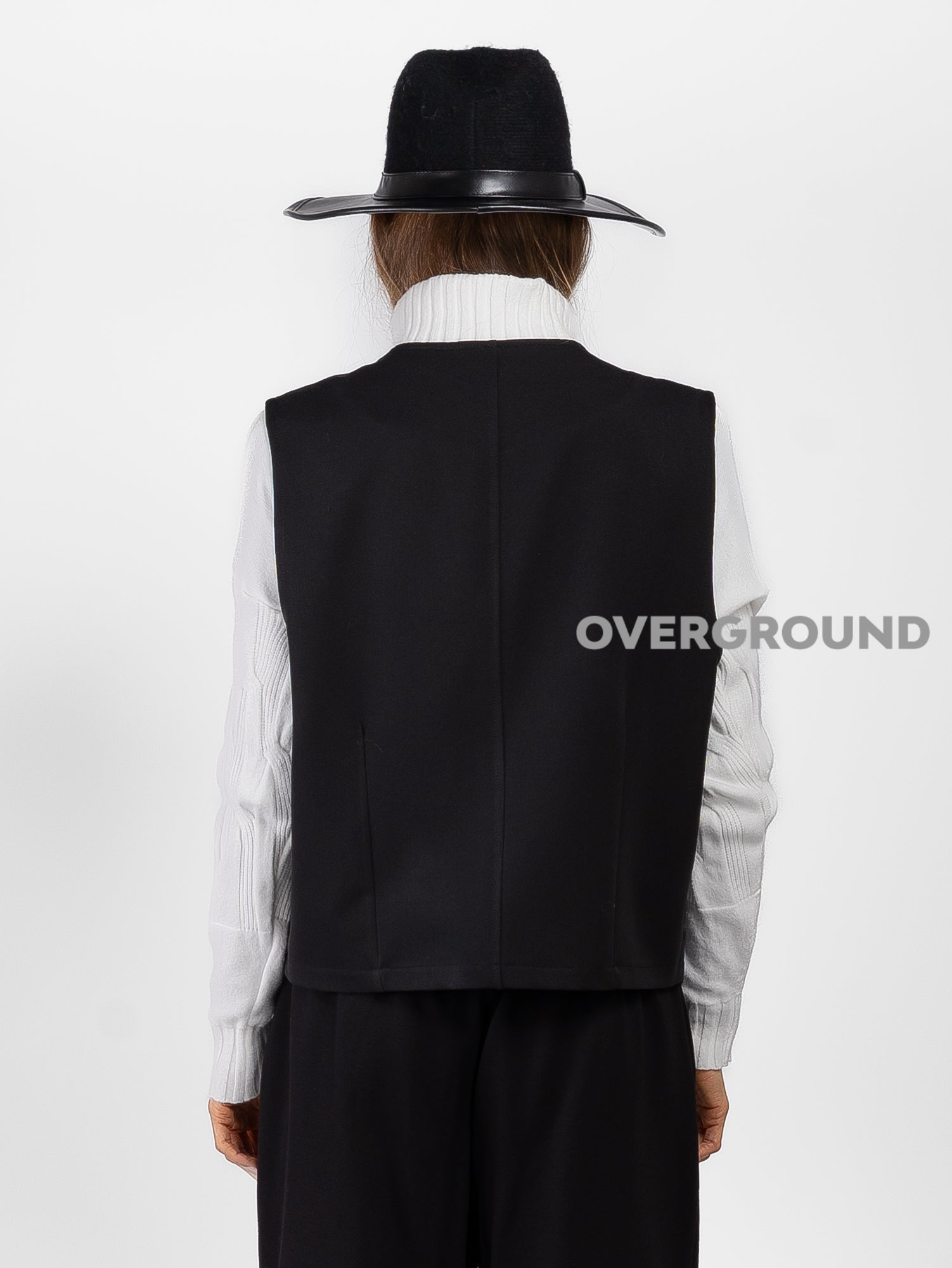 GILET CON ABBOTTONATURA ASIMMETRICA W