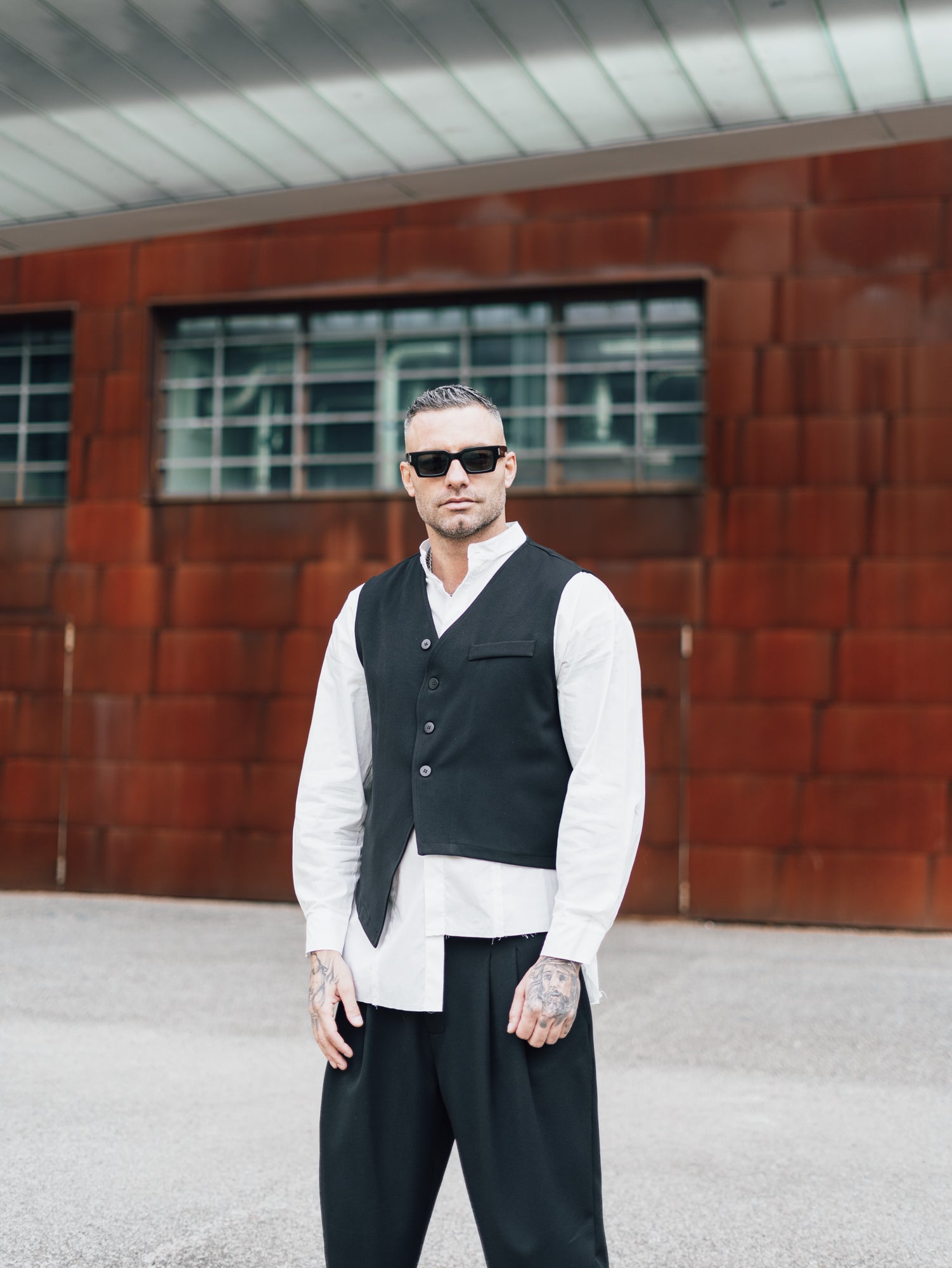 GILET CON ABBOTTONATURA ASIMMETRICA - OVERGROUND STORE 