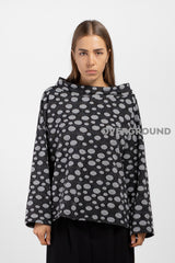 Blusa con collo a barca tessuto in pois