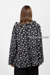 Blusa con collo a barca tessuto in pois