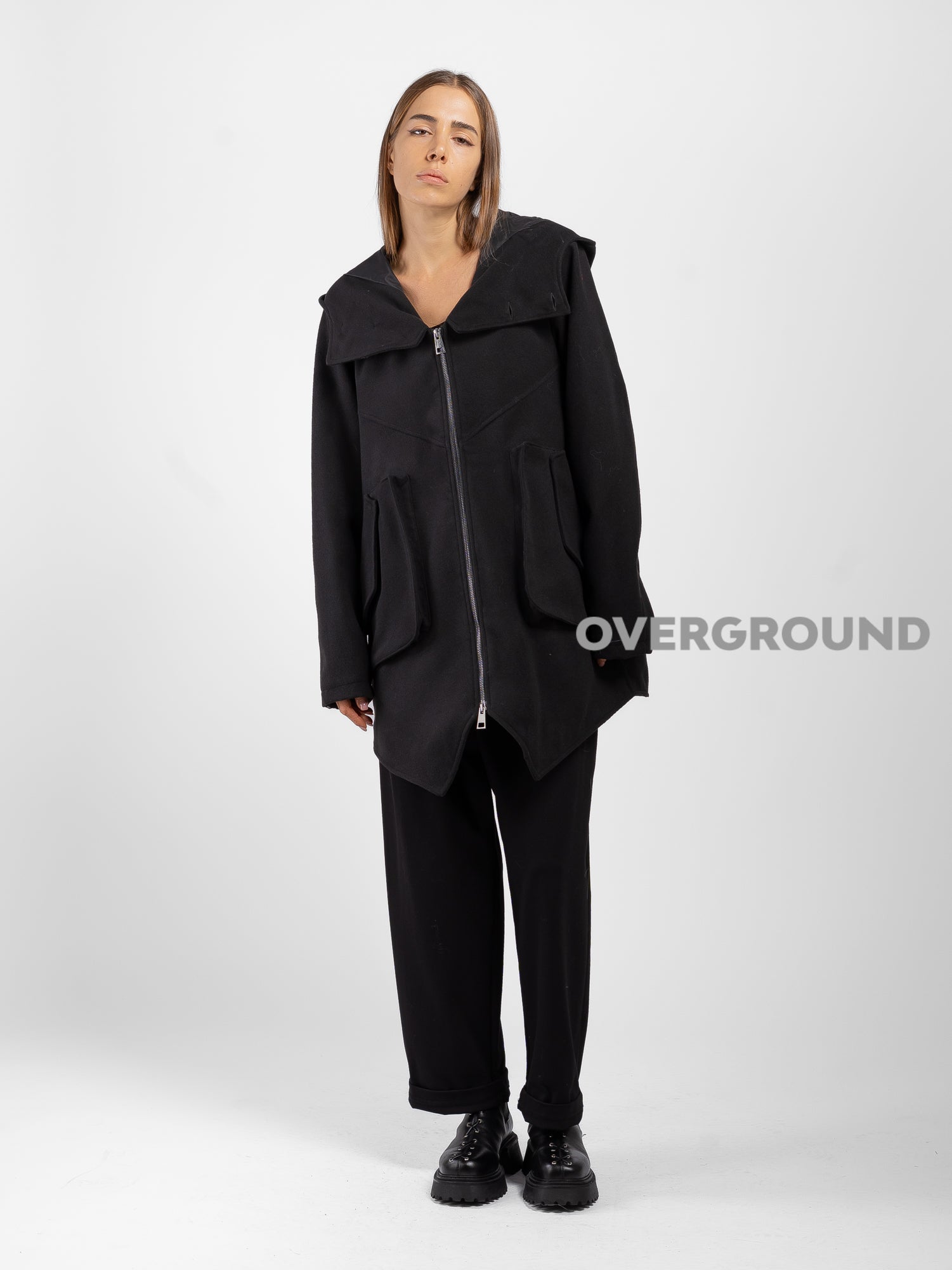 GIACCONE CON DUE BOTTONI E TASCHE DAVANTI