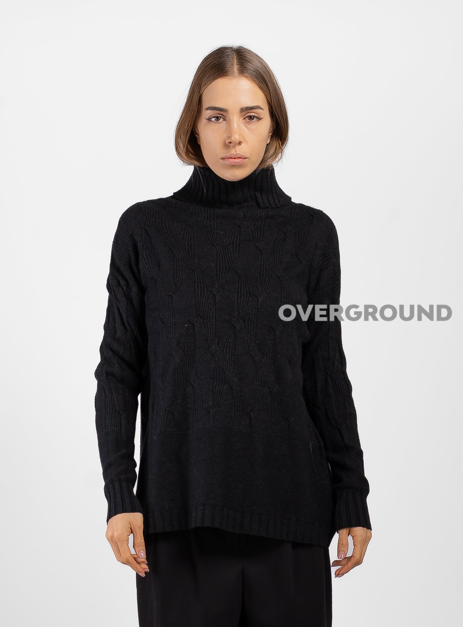 MAGLIONE LUNGO COLLO ALTO CON INTRECCIO