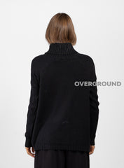 MAGLIONE LUNGO COLLO ALTO CON INTRECCIO