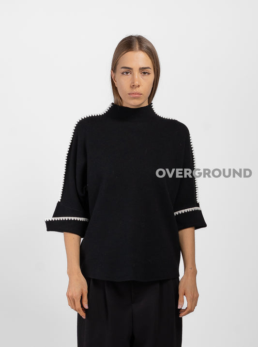 MAGLIONE CON RICAMO SULLA SPALLA