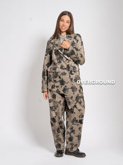 PANTALONE OVER FANTASIA CON PENS SUL GAMBULE