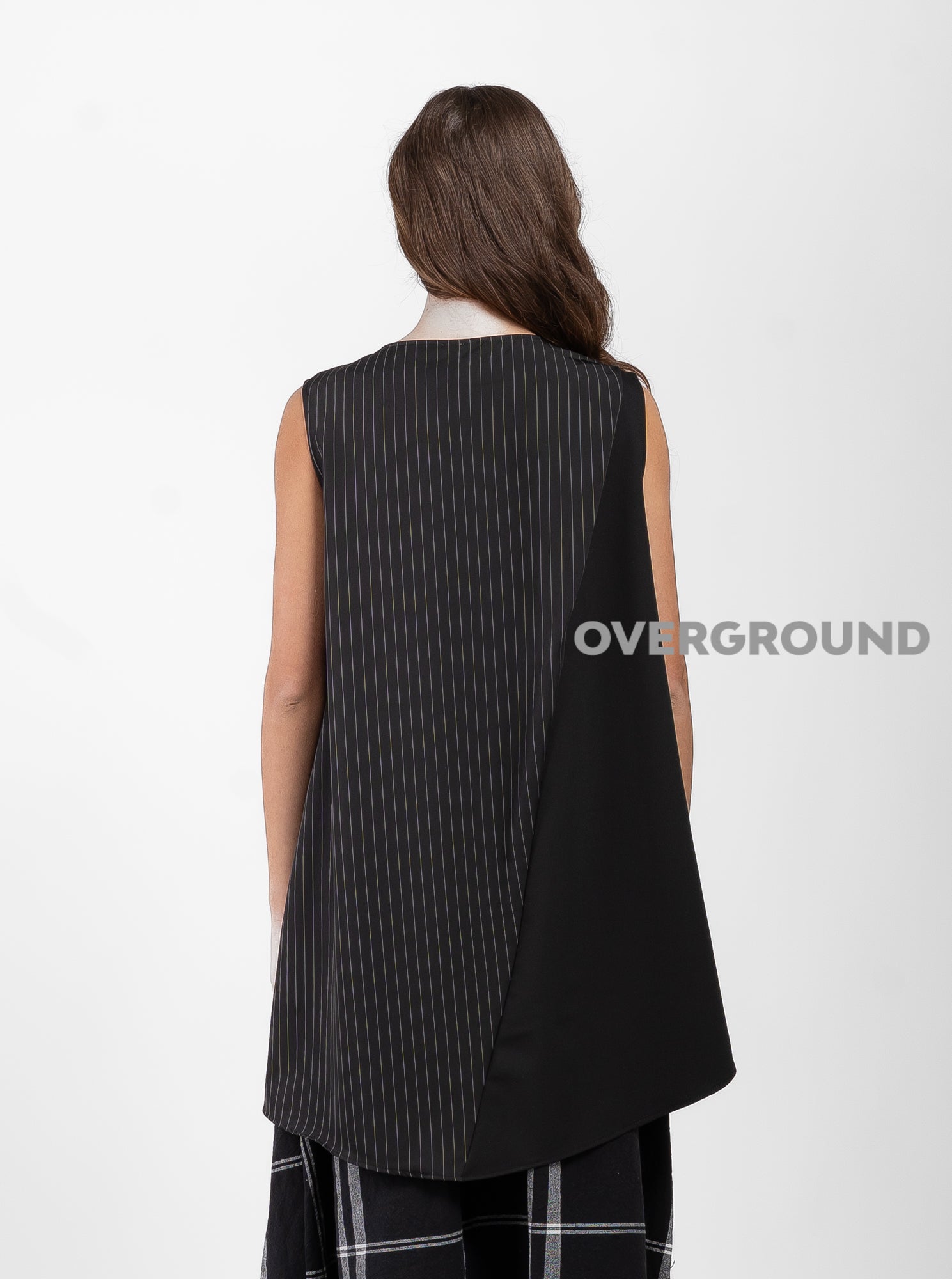 SMANICATO ASIMMETRICO GESSATO - OVERGROUND STORE 