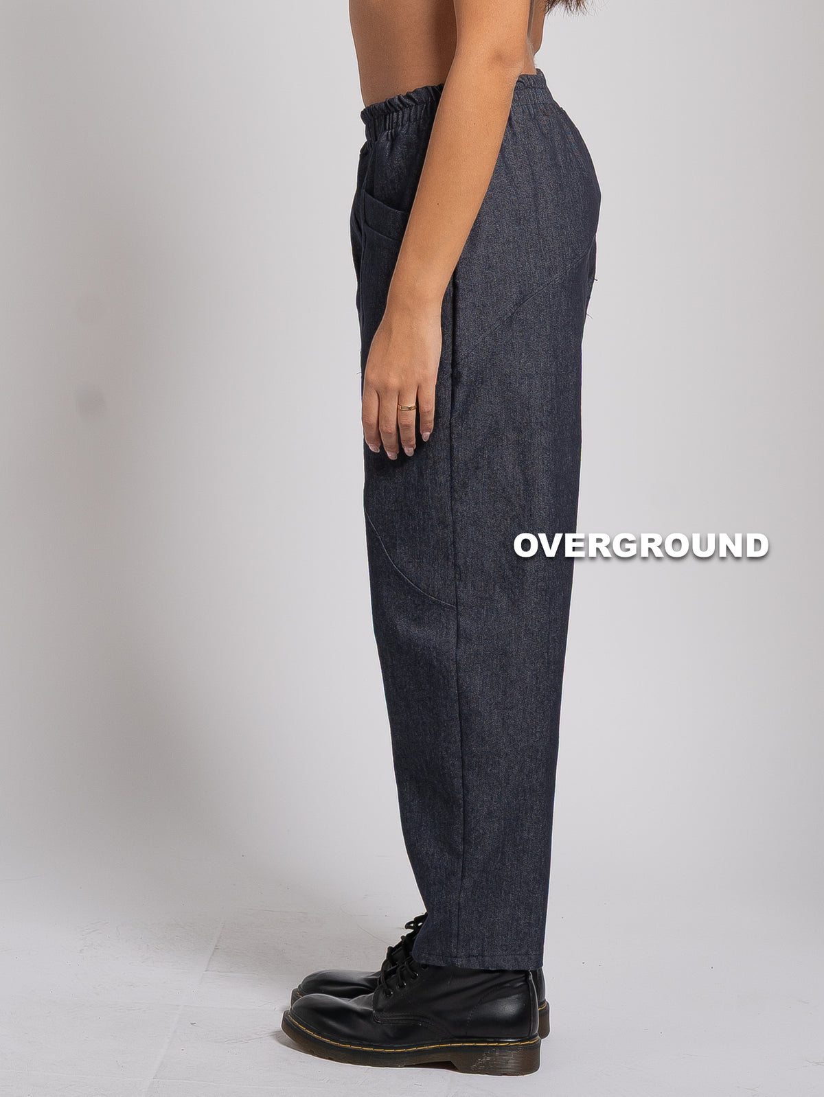 PANTALONE OVER EFFETTO JEANS CON TASCHE DAVANTI