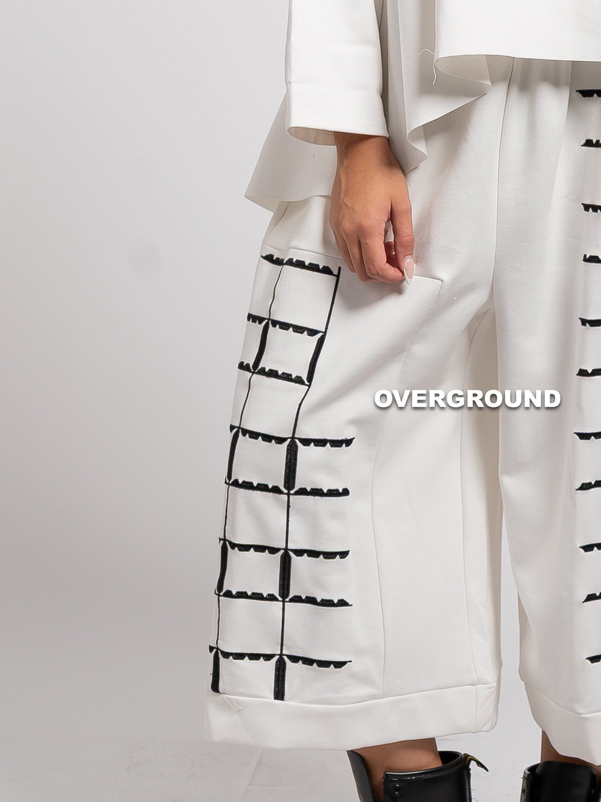 PANTALONE OVER CON DETTAGLI A QUADRI