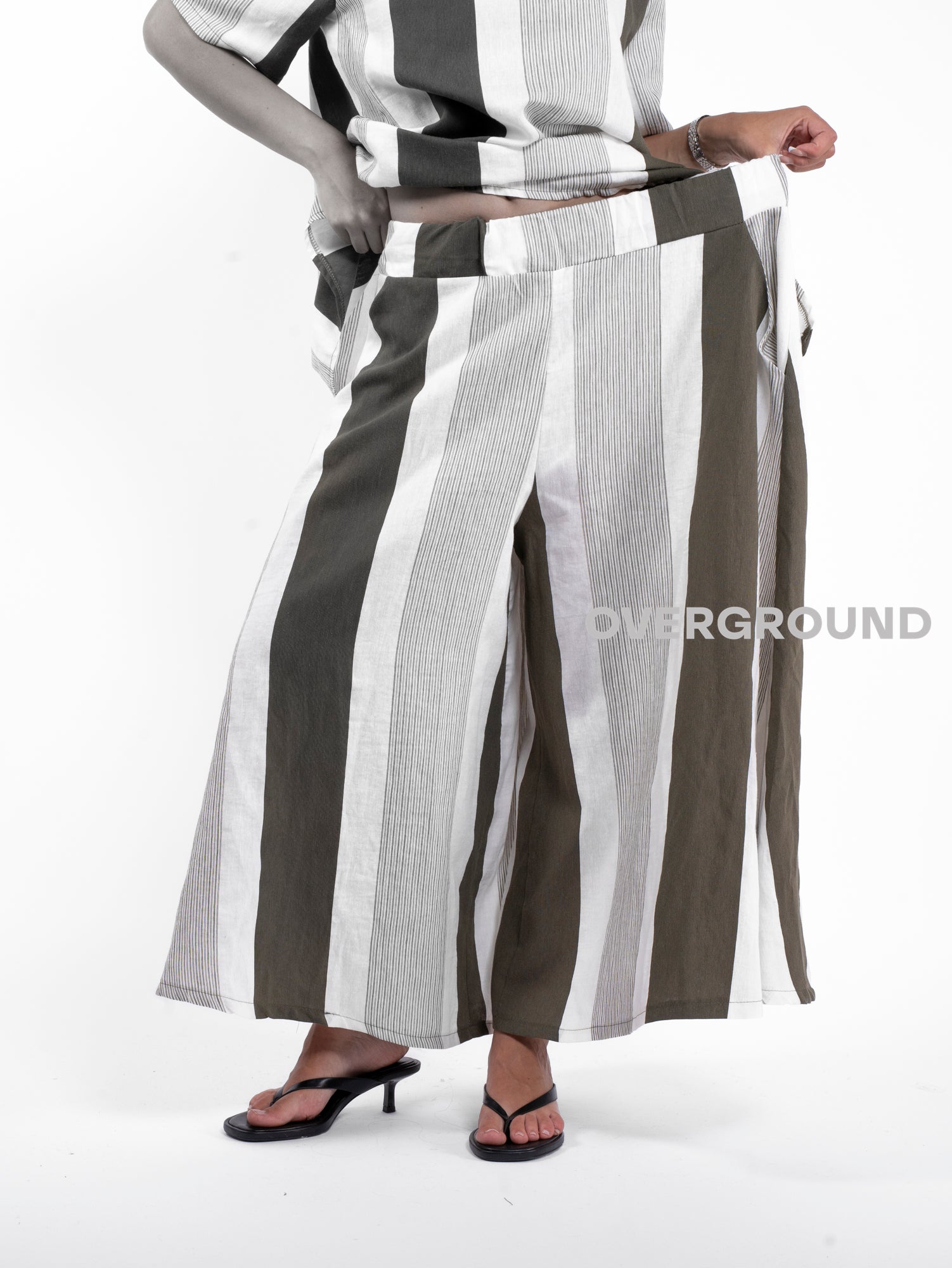 PANTALONE OVER RIGATO CON GAMBULE LARGO
