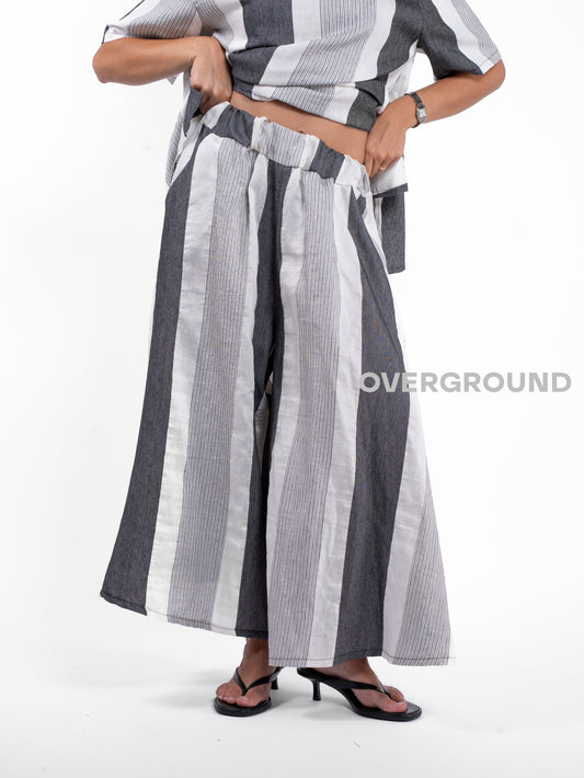 PANTALONE OVER RIGATO CON GAMBULE LARGO
